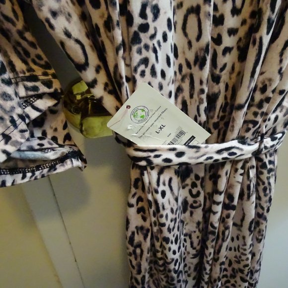 2 For $25 Secret Treasure Leopard Robe L-XL - Picture 6 of 6